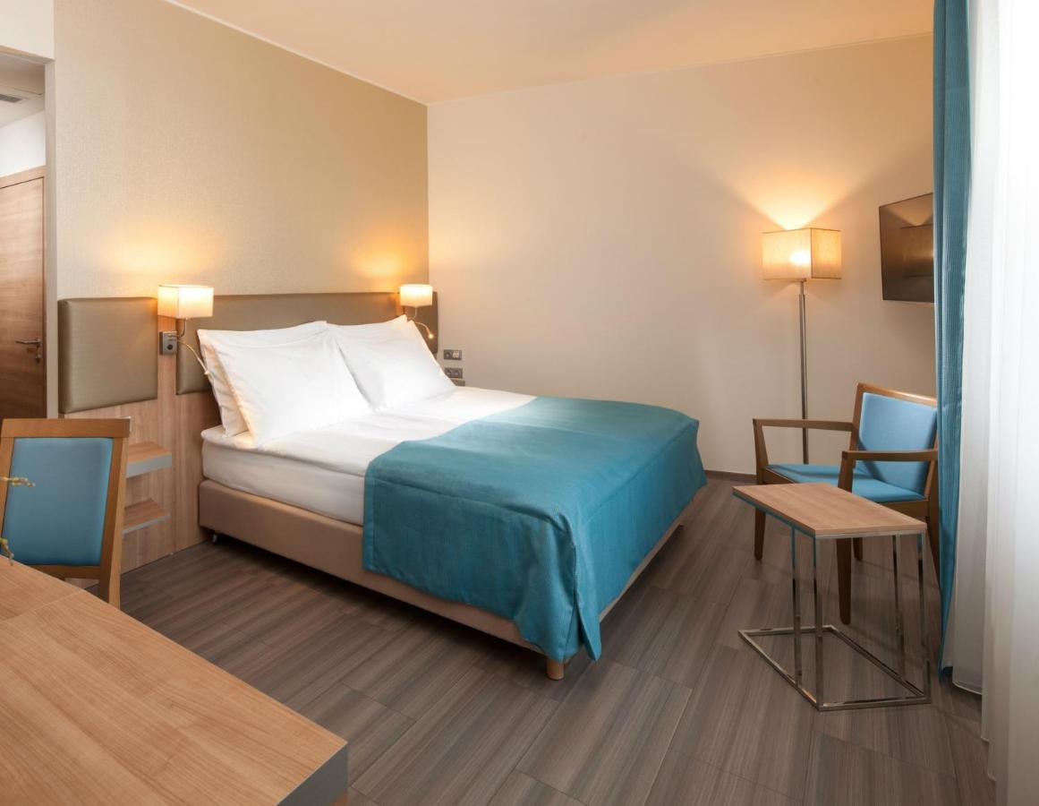 King Suite with Sofa Bed,1275031411:JPEG