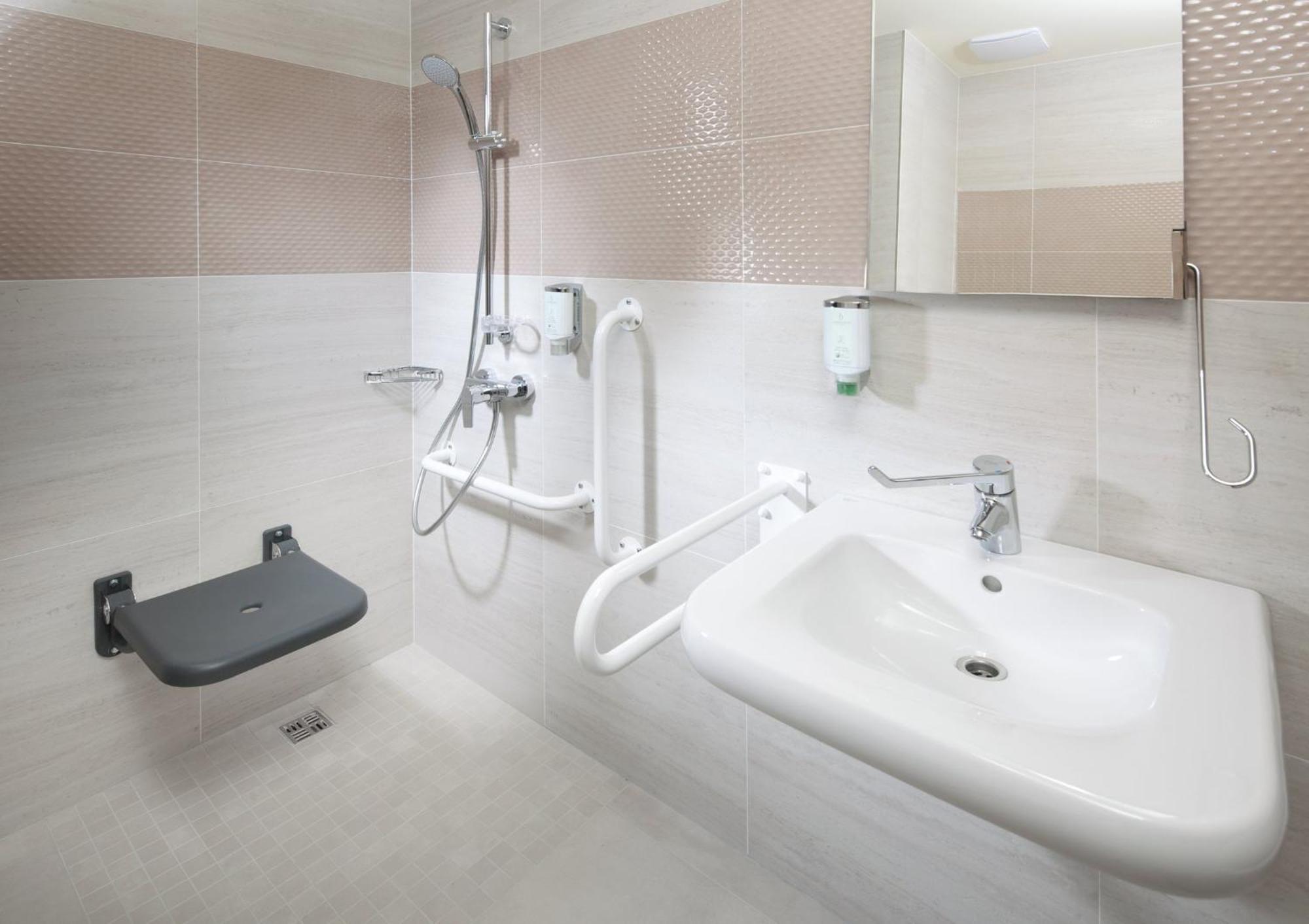 Standard King Room - Accessible,1275023110:JPEG