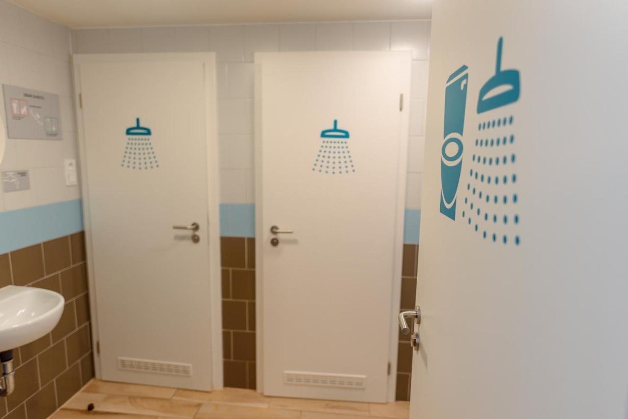 Privatzimmer (4 Betten) – Gemeinschaftsbad