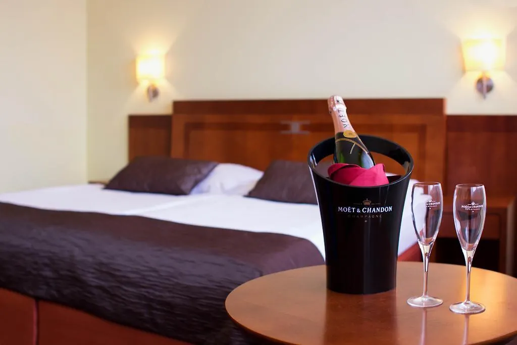 Luxury Family Hotel Bila Labut-1
