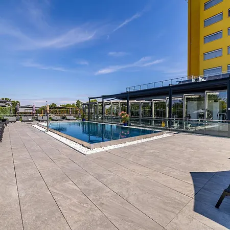 Hotel Aura Design&Garden Pool-3